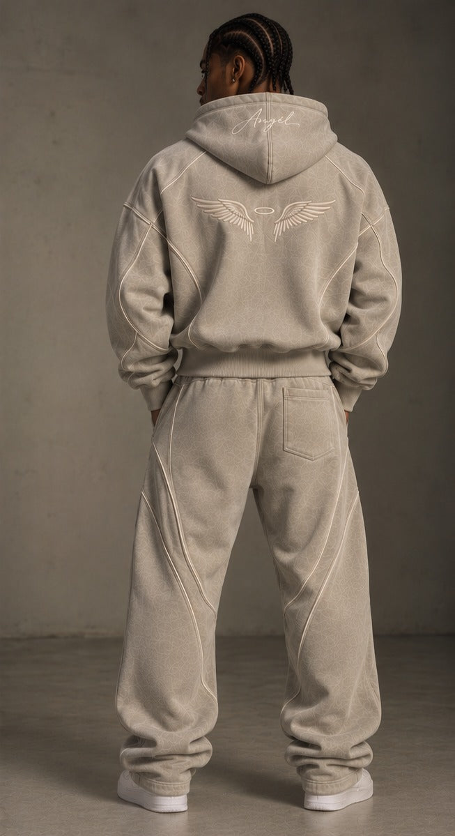 Angél Tracksuit Beige – Rückansicht Editorial